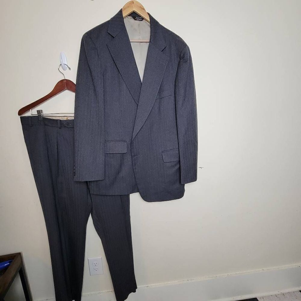 Paul Stuart Grey Wool 2 buton Suit 40  Long
